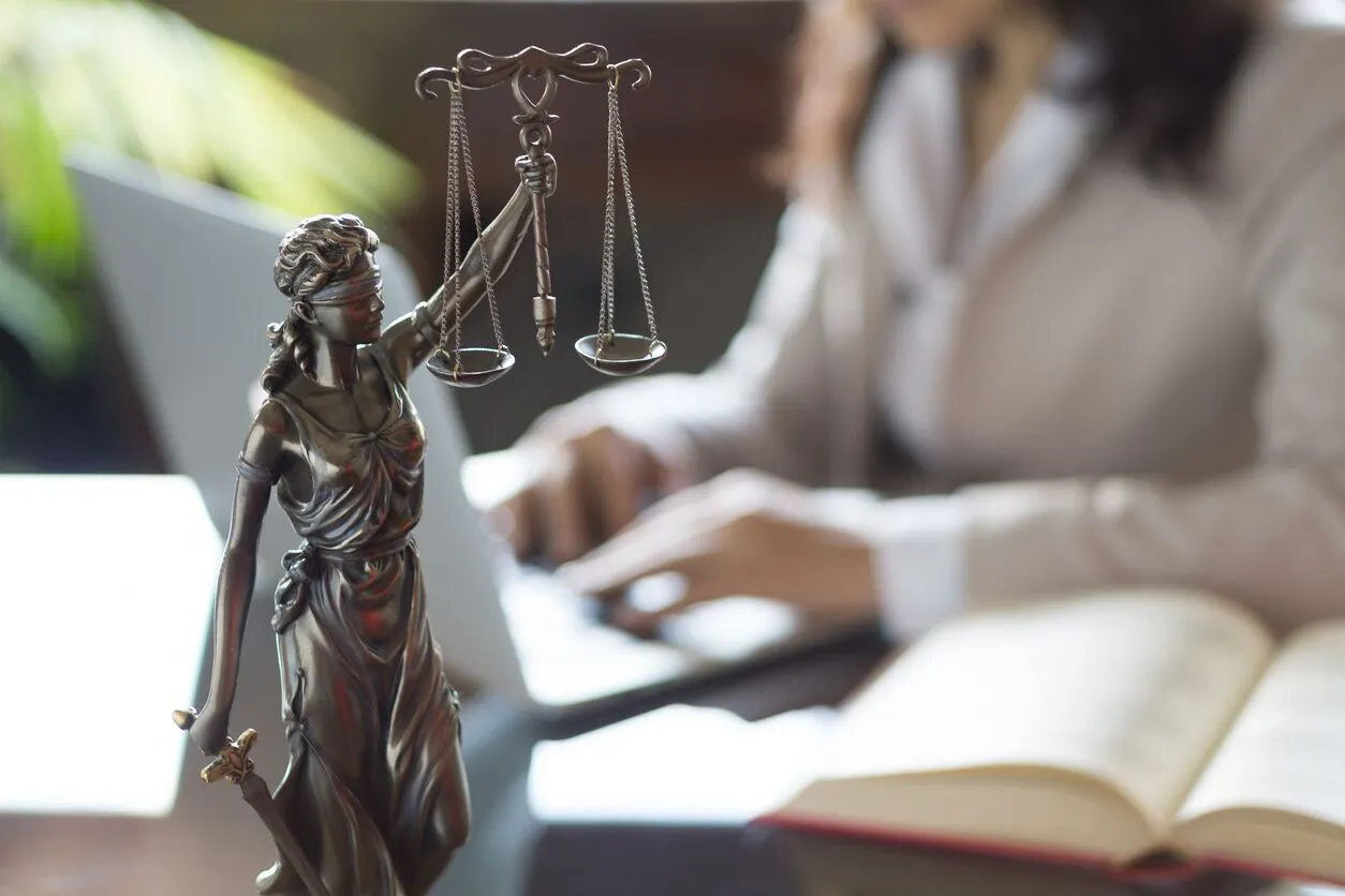 Difference Between Lawyer and Attorney